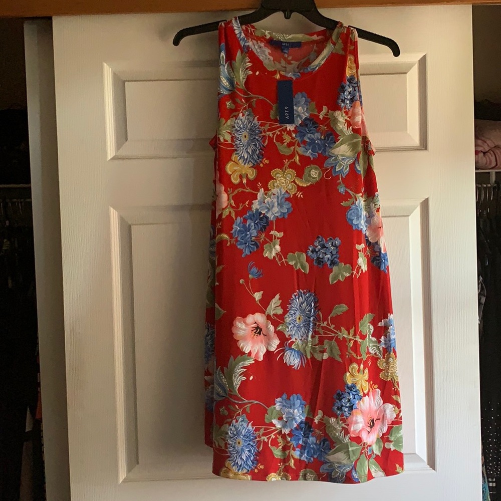 BRAND NEW FLOWER SUMMER SRESS W/POCKETS